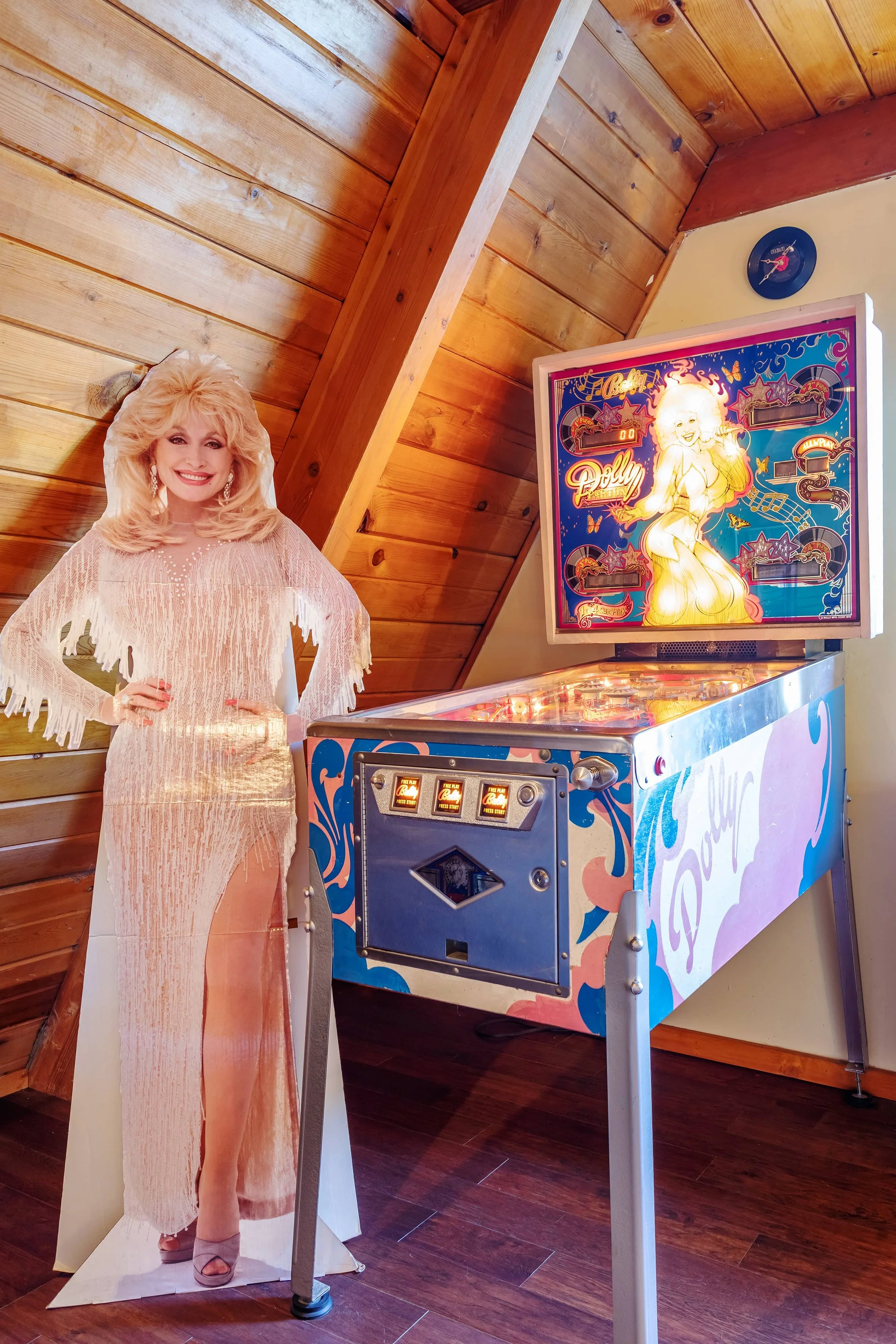 Book The Dolly — Hicksville Pines